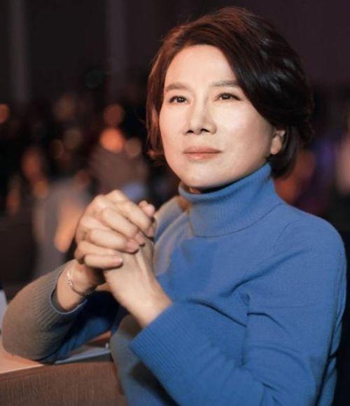 方青卓年轻瘦照片,年轻时的她美得令人心动